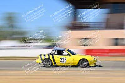 media/Sep-29-2024-24 Hours of Lemons (Sun) [[6a7c256ce3]]/StartFinish (245p-330p)/